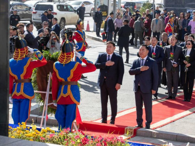 Улс төрийн хилс хэрэгт хэлмэгдэгсдийн дурсгалыг хүндэтгэв