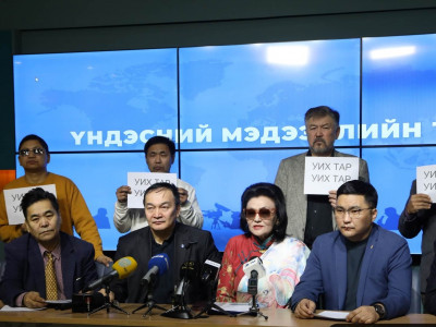 Парламентад суудалгүй намууд УИХ-ыг тараахыг шаардлаа