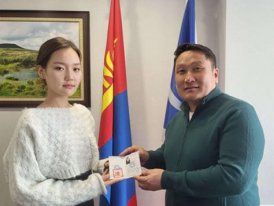 Хуульч, өмгөөлөгч агсан Г.Батбаярын охин Б.Ариунзаяа АН-д гишүүнээр элсчээ 