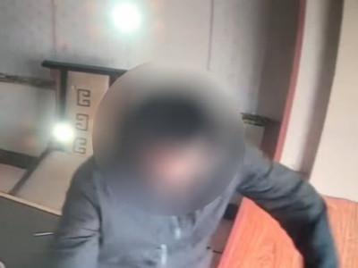 Үйлчилгээний газарт хоолны мөнгөө төлөхгүй цонхоор гарч явсан гэх хэргийг шалгаж байна