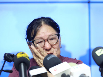 Охины маань хамаг эд, эрхтэнг авчихаад одоо надаар бас яах гээд байгаа юм бэ?