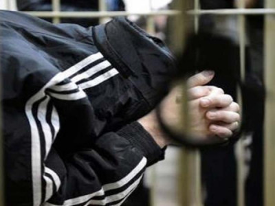Насанд хүрээгүй хүүхдийг “Бэлгийн харьцаанд орсон бичлэг чинь байгаа“ гэж хууран мэхэлж, буудалд биеийг нь үнэлүүлэн бусдад худалддаг байжээ
