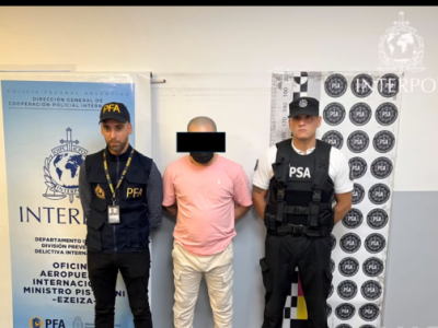 Хүүхэд хүчиндсэн хэргээр интерполоор эрэн сурвалжлагдаж байсан этгээдийг Монгол Улсад албадан авчирлаа 