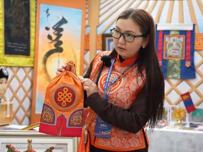 Монголын уран хатгамалчид ӨМӨЗО-нд үзэсгэлэнд оролцлоо