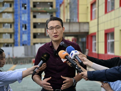 НЗД-ын орлогч А.Амартүвшин: Тэрбумын үнэтэй зөөлөн сандал, тансаг буйдан яах вэ. Сандал ширээгүйн улмаас ашиглалтад орсон сургууль, цэцэрлэгүүд хичээллэх эсэх нь тодорхойгүй байна