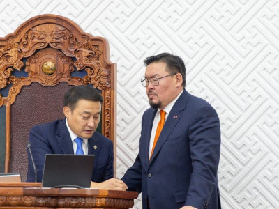 Г.Занданшатар: Хэн чанга дуугарсан нь, хэн олон пост оруулсан нь намын дарга болдоггүй