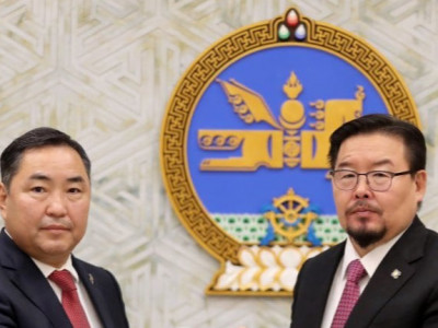 Г.Занданшатарыг Ерөнхий сайдаар үлдээж, Б.Пүрэвдоржийг УИХ-ын даргаар сонгох уу? 