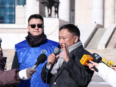 Суулт хийж байгаа эмч нартай Эрүүл мэндийн сайд ГУРАВ ДАХЬ удаагаа уулзлаа