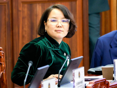 О.Саранчулуун: Улсын төсөв улс төрийн тохиролцоо, сандал суудлын төлөөх хэрэгсэл боллоо