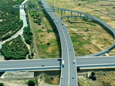 Туулын хурдны замын далангийн хөрс хуулалтыг хийж, түр зам тавьж байна