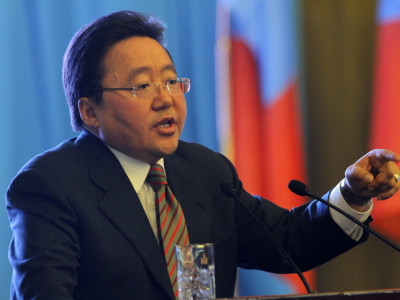 Ц.Элбэгдорж: Бид хөршдөө хүрэх замаа зассаар яваа Ц.Элбэгдорж: Бид хөршдөө хүрэх замаа зассаар яваа