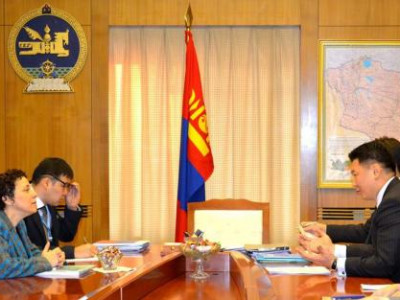 Шадар сайд өнөөдөр завгүй ажиллав Шадар сайд өнөөдөр завгүй ажиллав