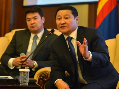 Шинэчилж чадаагүй ч шийдэхээр зориглосон 2014 оны улстөрийн ертөнц Шинэчилж чадаагүй ч шийдэхээр зориглосон 2014 оны улстөрийн ертөнц