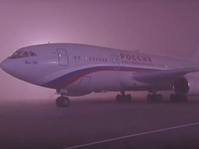 Путины онгоцыг манантай үед буулгасан нисгэгчдийг амттанаар шагнажээ
