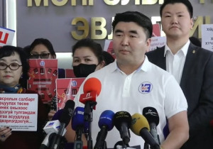 Багш нарын үндсэн цалинг 3.5 сая төгрөг болгохыг шаардан жагсаал зохион байгуулна