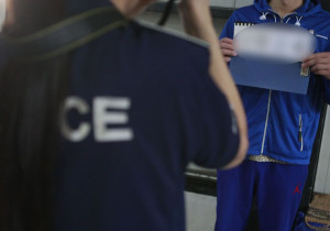 Өвчтэй хүүхдийн зургийг ашиглан 400 гаруй иргэнийг залилж, мөрийтэй тоглоом тоглодог байсан этгээдийг олж тогтоожээ